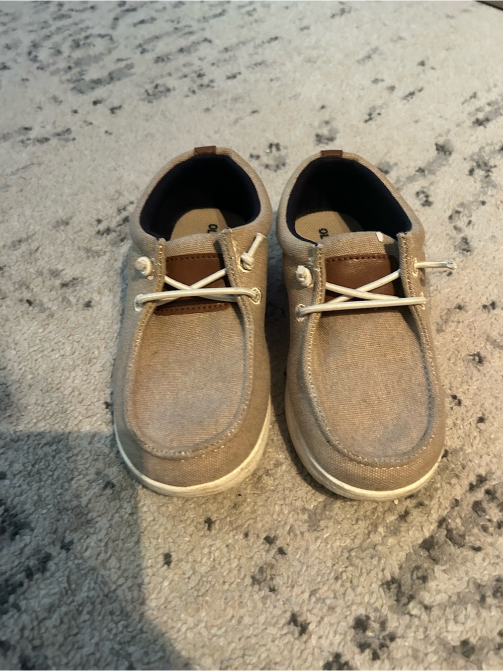 Old Navy Boy Shoes USED ONCE  SIZE 13